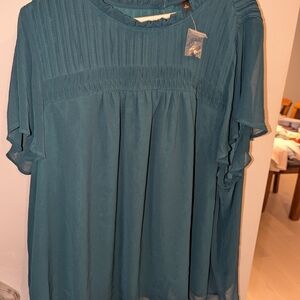 Torrid NWOT Green Blouse w/ Pleated Design & Gauze Sleeves
